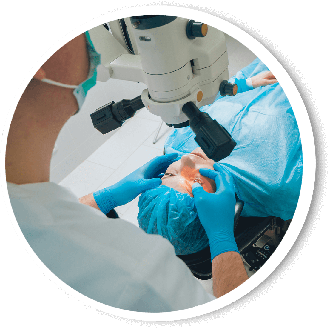 Laser_Vision_Correction Doctor looking patient during laser vision correction
